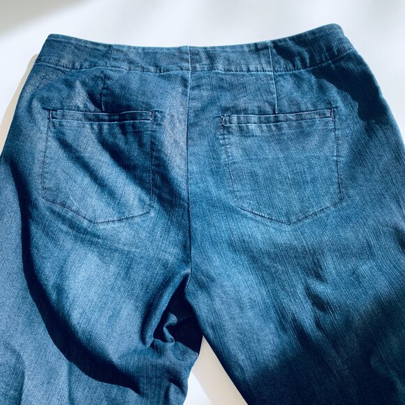 CHICO’S PLATINUM DENIM Ultimate Fit Crop Jean Hint of Gold - Picture 9 of 14